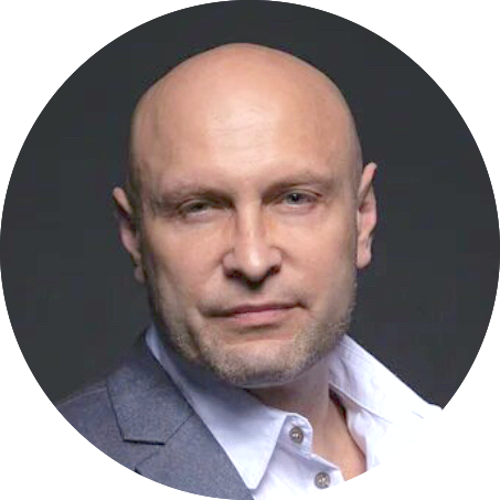 Селин Дмитрий Владимирович,
международный мастер-тренер по перманентному макияжу,  руководитель салона перманентного макияжа «Пятый Элемент»